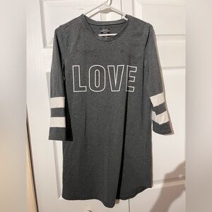 🌸🌸5 for $15🌸🌸Urban Heritage Charcoal LOVE Graphic Tee